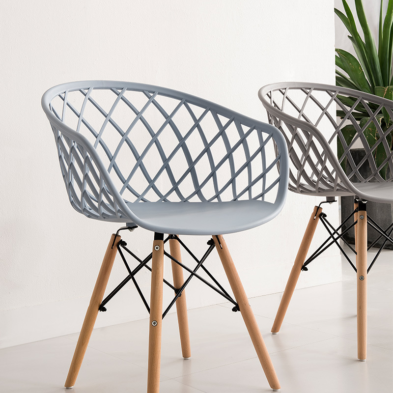 Venta caliente Estilo de diseñonórdico restaurante restaurante de servicio blanco de servicio pesado silla de plástico con patas de madera